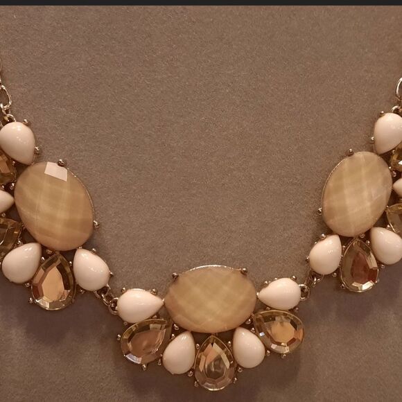 Charming Charlie Necklace Gold Faceted Tear Drop Beige Retro Boho 12" - Picture 2 of 3